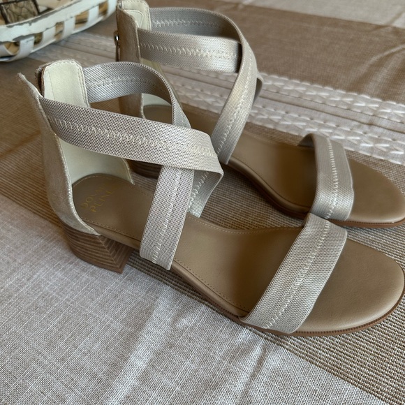 Donald Pliner Leather Gold Sandals - Picture 1 of 4